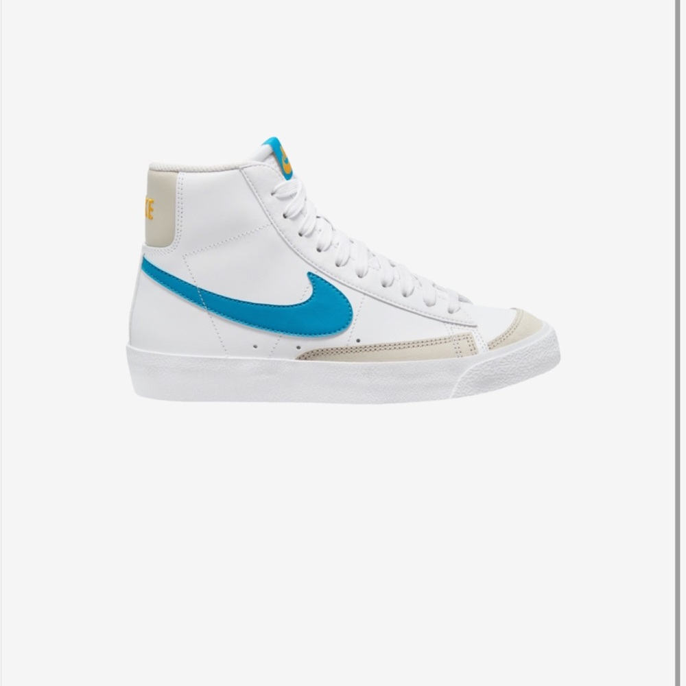 NIKE BLAZERS